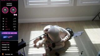 Не могу удержаться от стонов и грязных разговоров, когда меня связывают кабанчиками и трахают фанаты с моими игрушками! порно